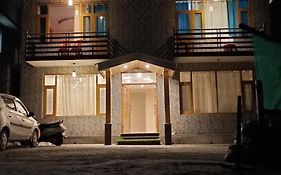 Hotel Hill View Manali 3*